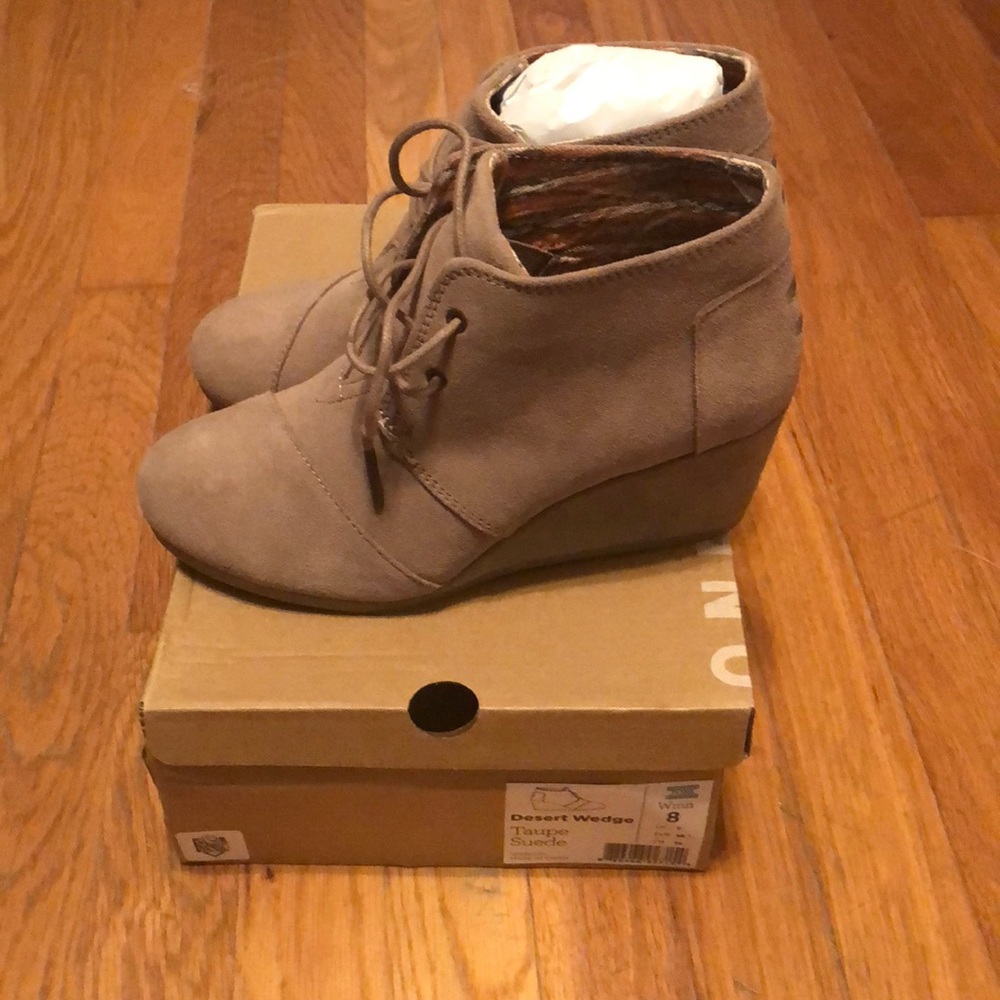 TOMS Suede Desert Wedge Size 8